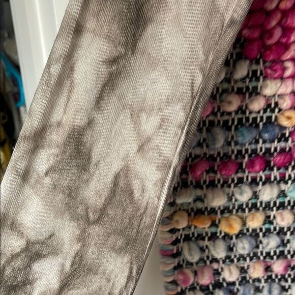 Women's Gray and White Top - Picture 4 of 9